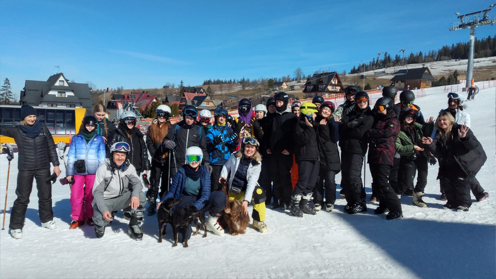 W piątek uczniowie naszej szkoły byli na wyjeździe narciarskim w Małym Cichym